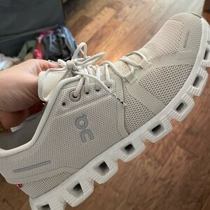 On Cloud 5 Women’s Athletic Shoe in pearl/ white